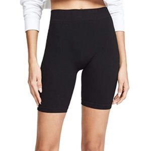 🎄⛄️NWOT Free People Movement Black Shorts. XS/S.